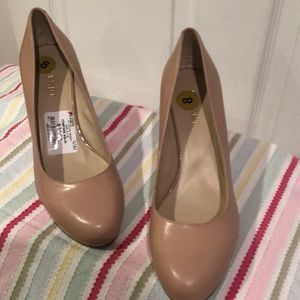 Tan size 8 women’s Nine West heel